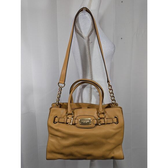NWOT! MICHAEL KORS! ALMOND TAN/BROWN GENUINE LEATHER LARGE SHOULDER BAG, PURSE! - Picture 2 of 12